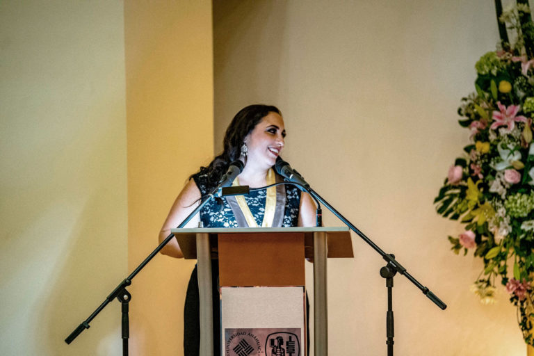 Entrega Reconocimiento y Medalla Liderazgo IEST-ANAHUAC a Lilián Féres 2019