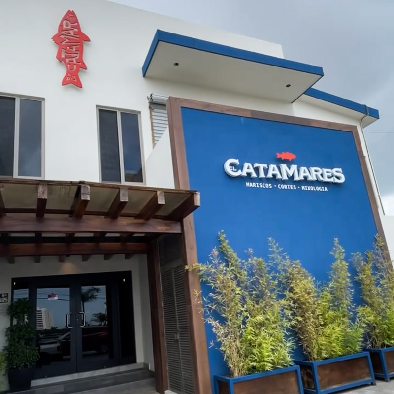 Aplicación Logotipo Fachada Restaurante Mariscos El Catamares Lilián Féres Agencia Creativa